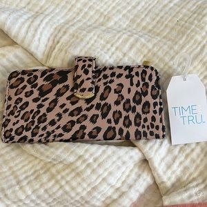 NO BOUNDARIES Wallet Cheetah Print